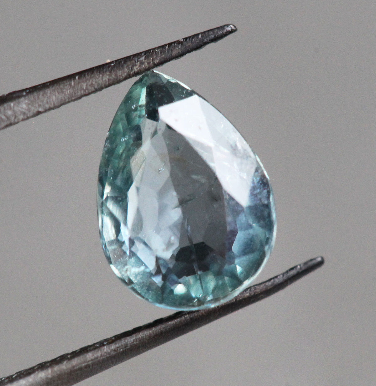 Loose pear-shaped mint green sapphire