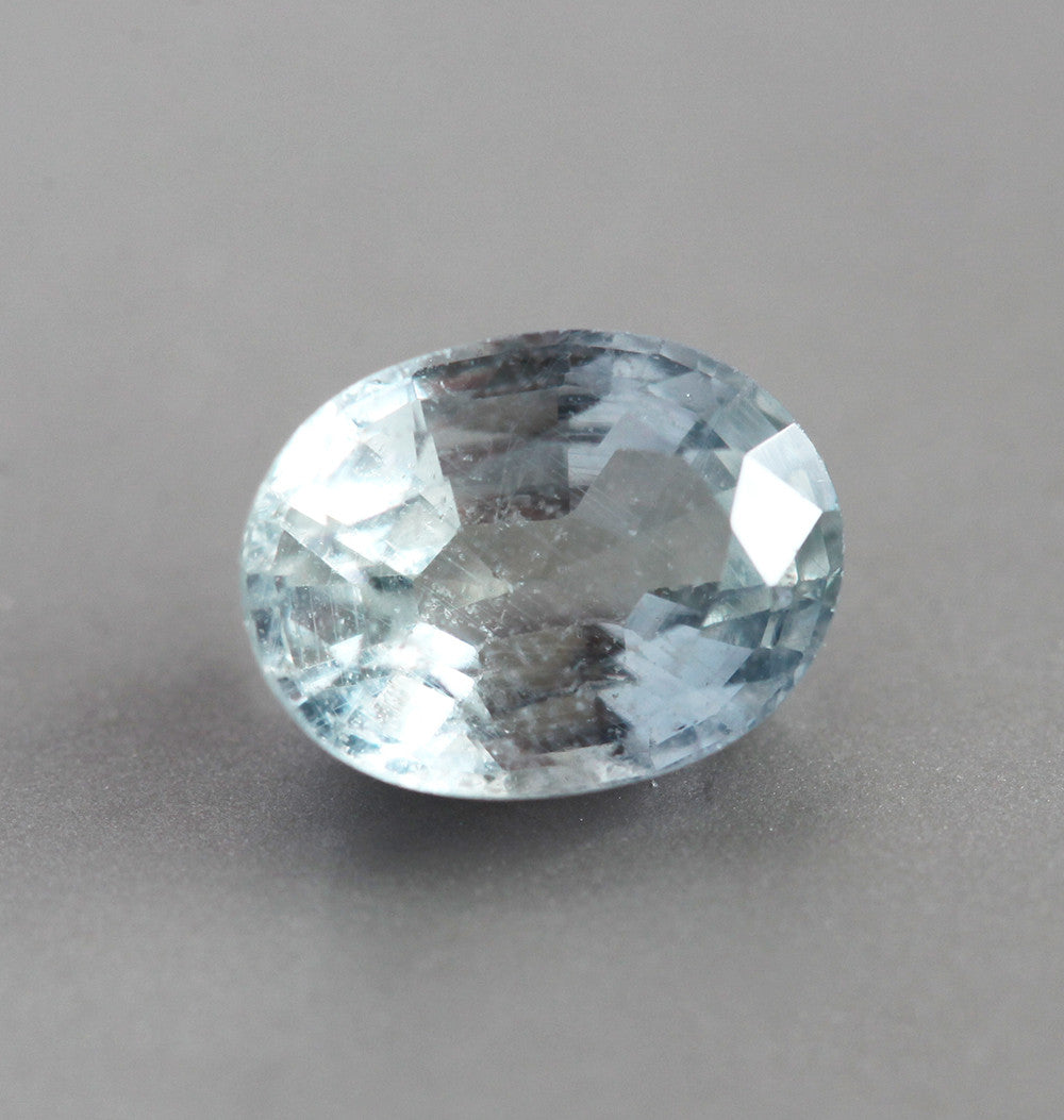 Loose oval-shaped mint sapphire