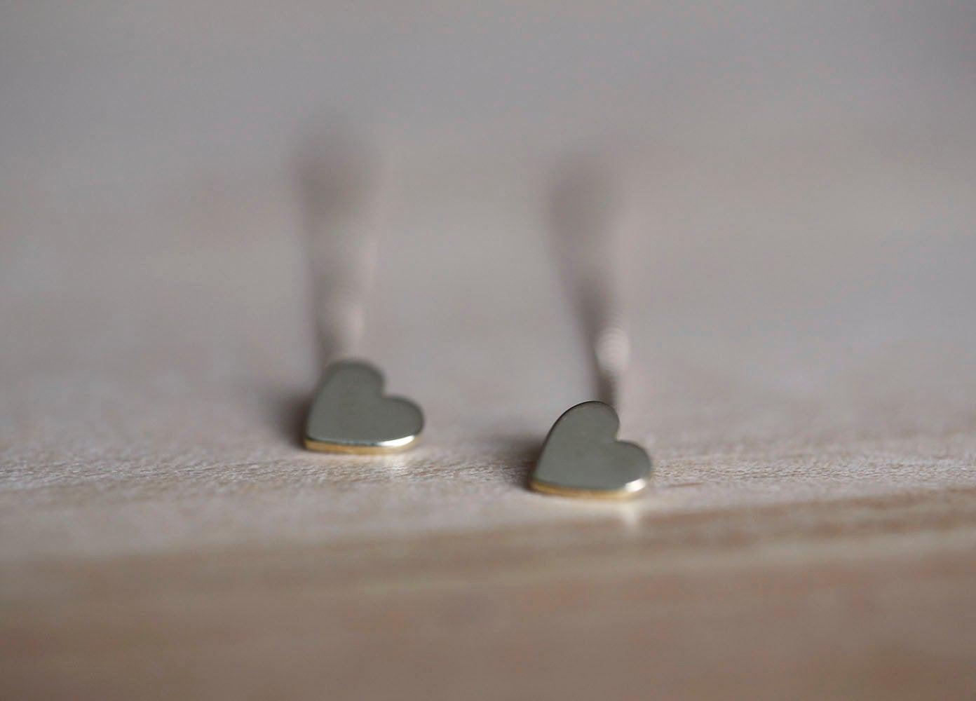 Heart-shaped gold stud earrings with dangling chain