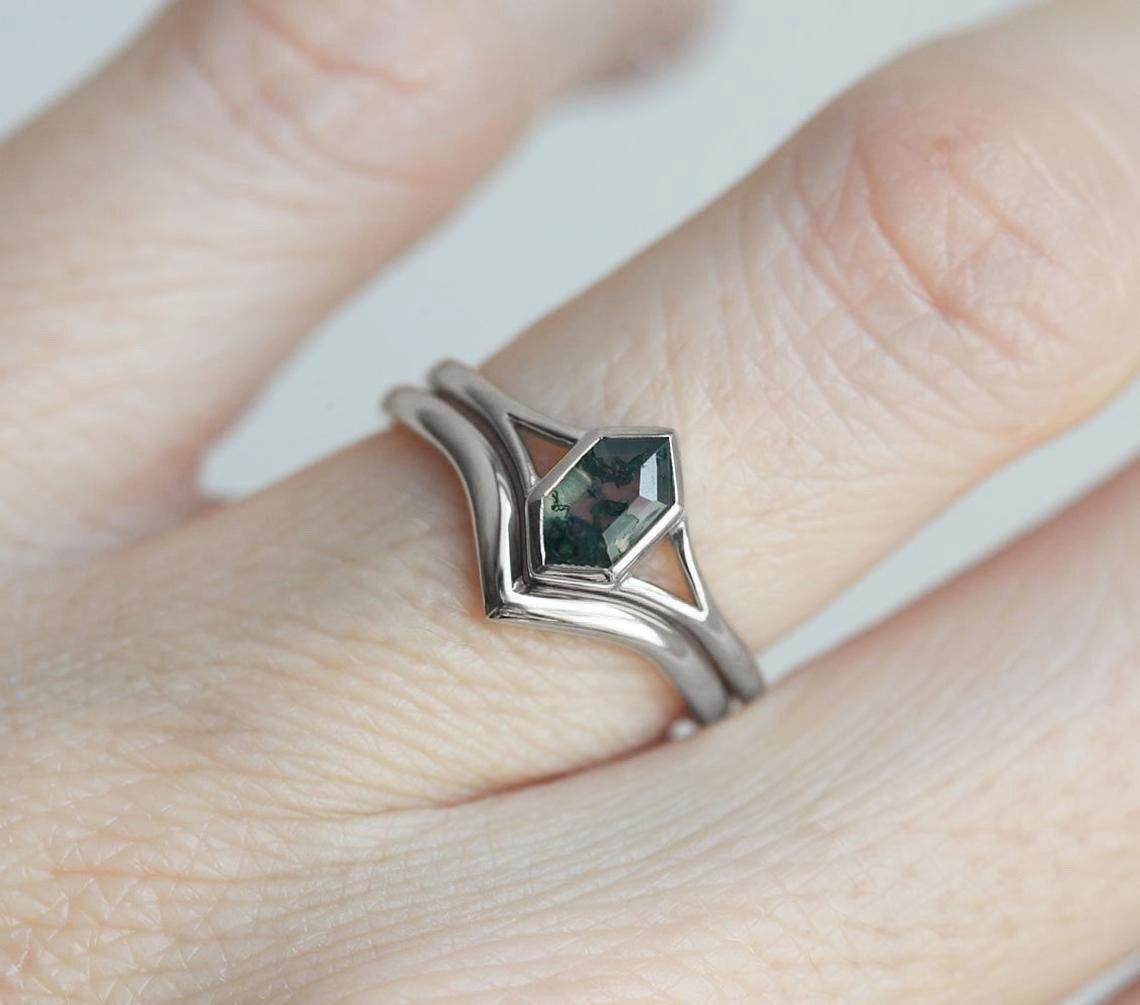 Hexagon Solitaire Moss Agate, Platinum Ring With Chevron Band