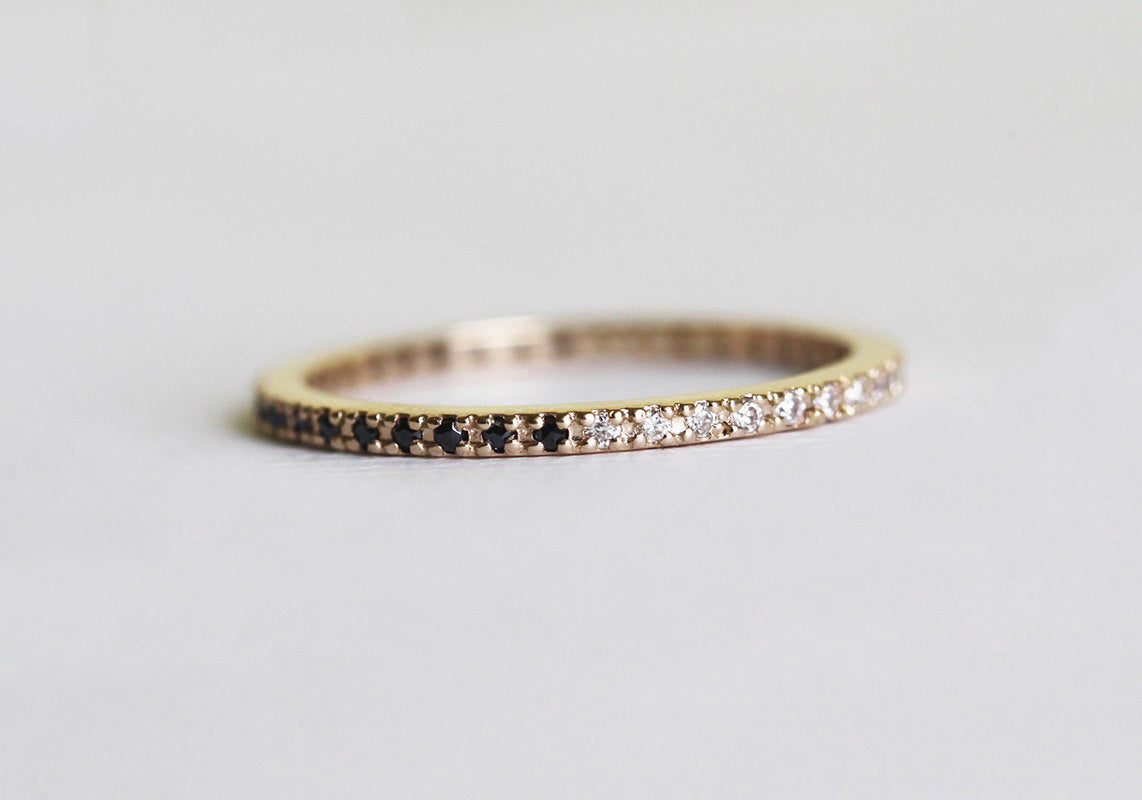 MICROPAVE DIAMOND ETERNITY RING WITH BLACK AND WHITE DIAMONDS-Capucinne
