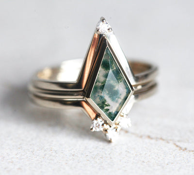 Kite Moss Agate Ring Set with Side Round White Diamonds