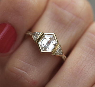 MEGAN HEXAGON RING-Capucinne