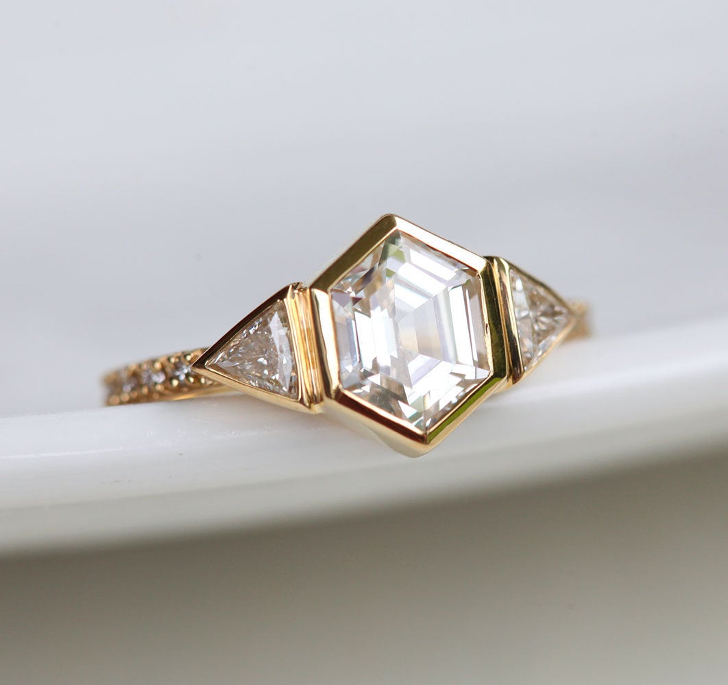 MEGAN HEXAGON RING-Capucinne