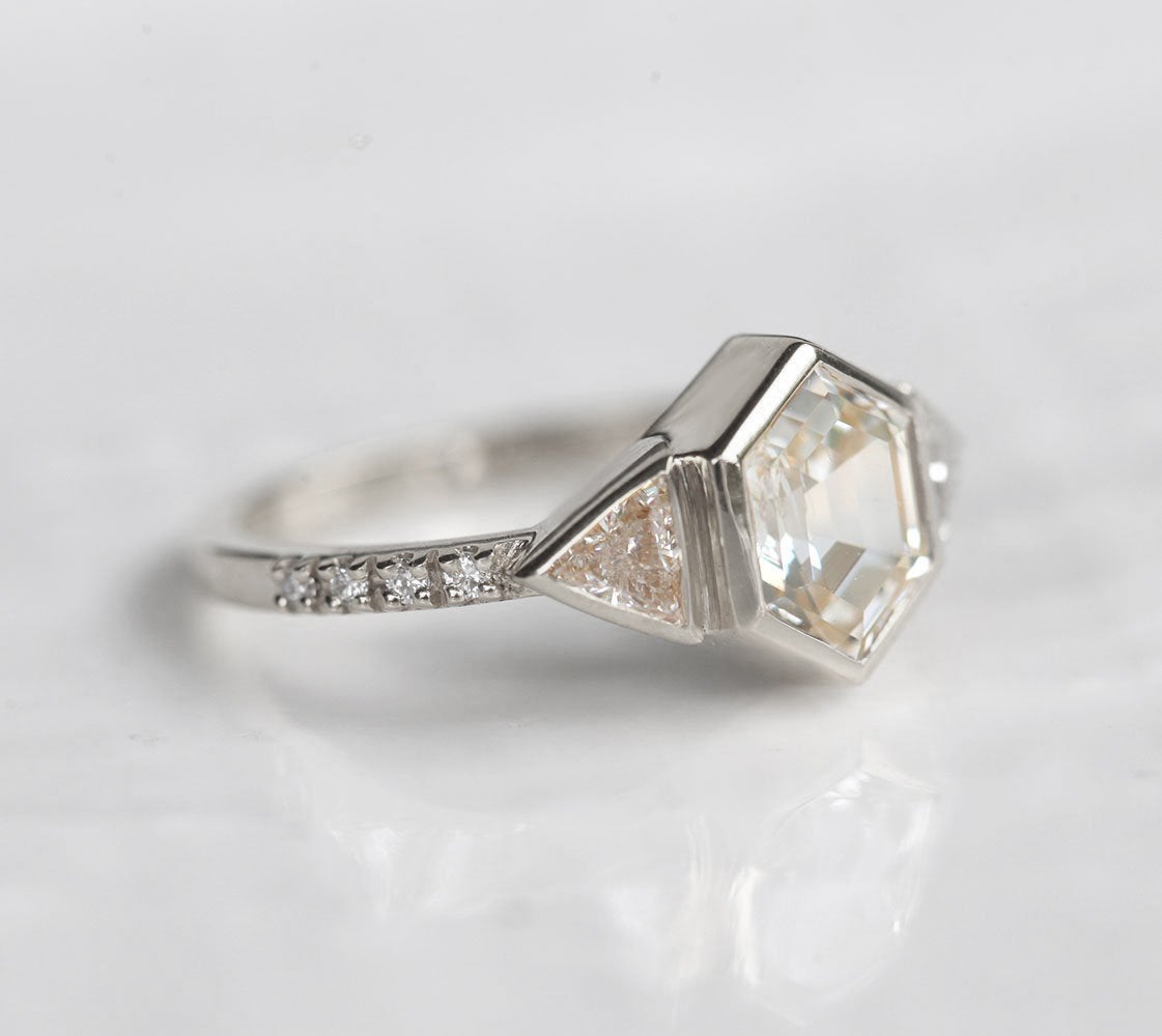 MEGAN HEXAGON RING-Capucinne