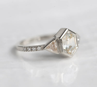 MEGAN HEXAGON RING-Capucinne