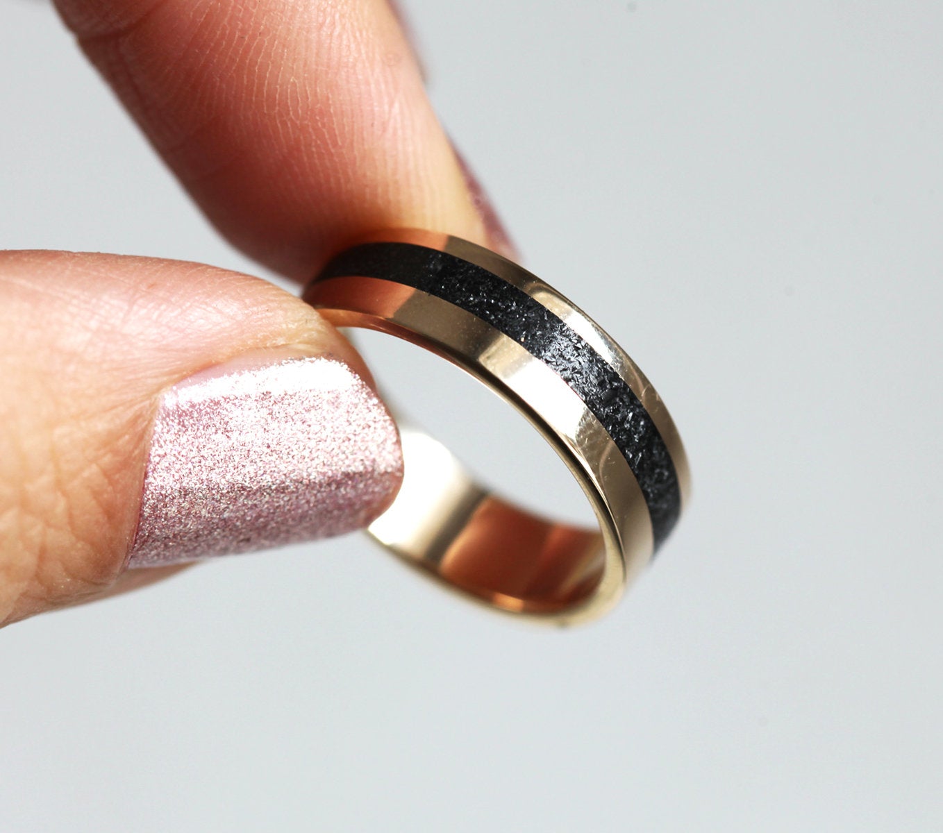 Jean Crushed Black Spinel Wedding Band-Capucinne