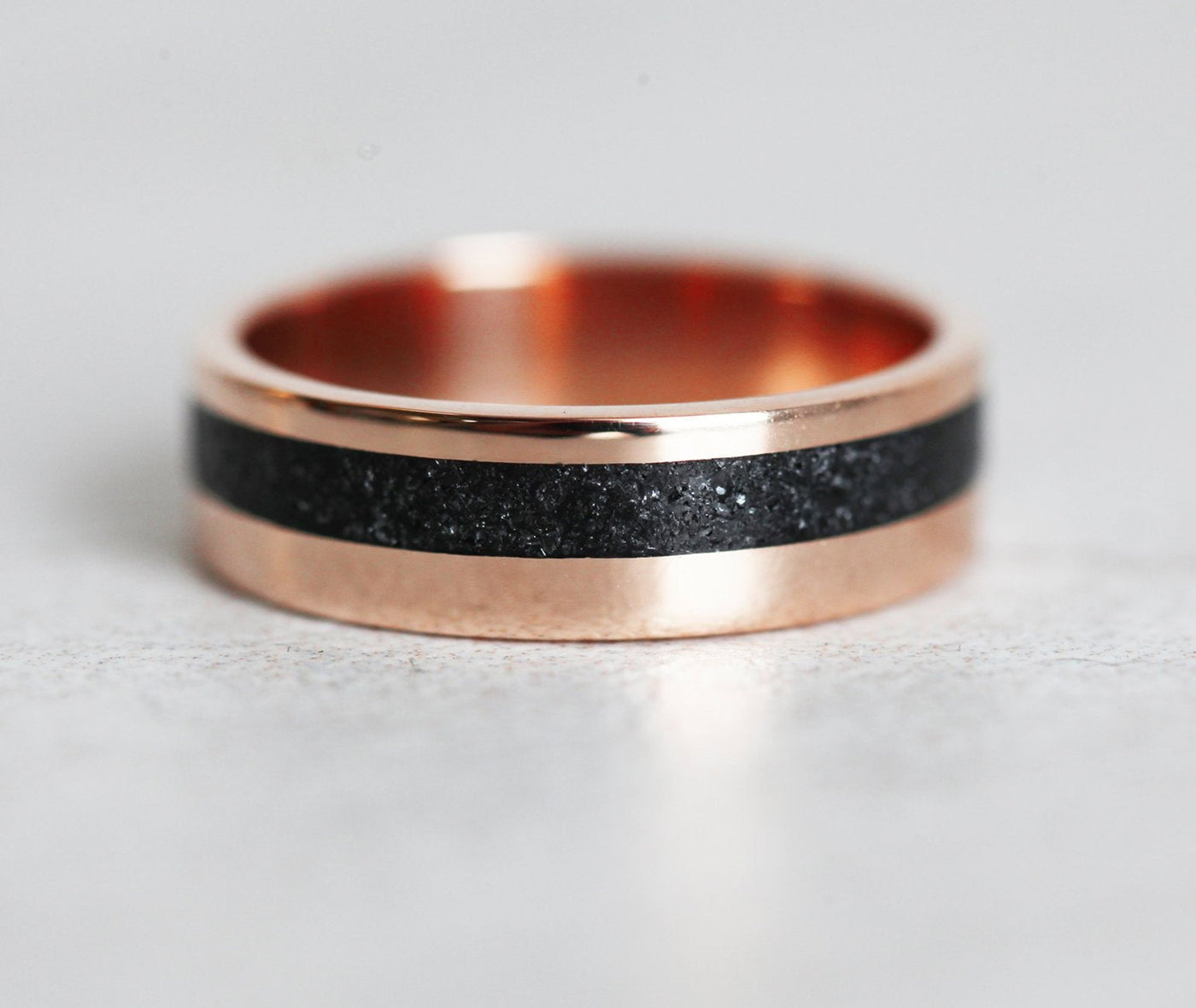 Jean Crushed Black Spinel Wedding Band-Capucinne