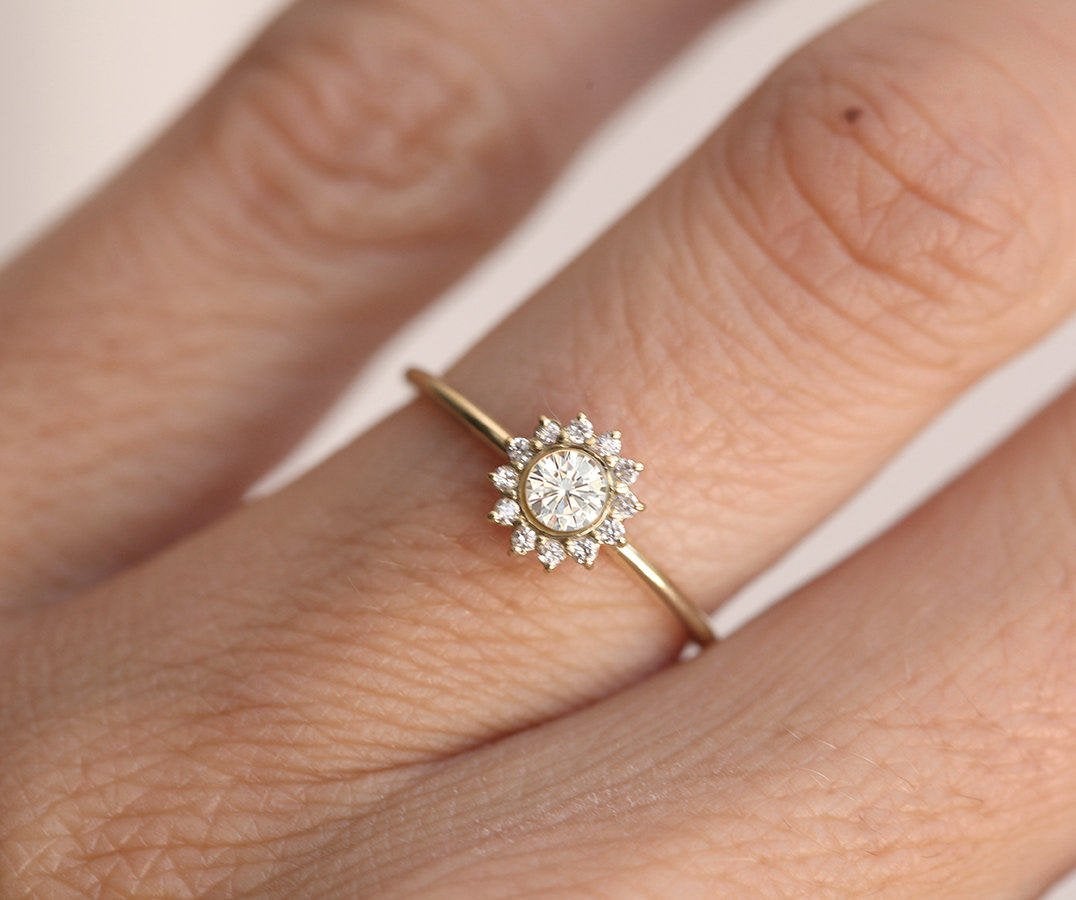 Round diamond ring with sapphire halo