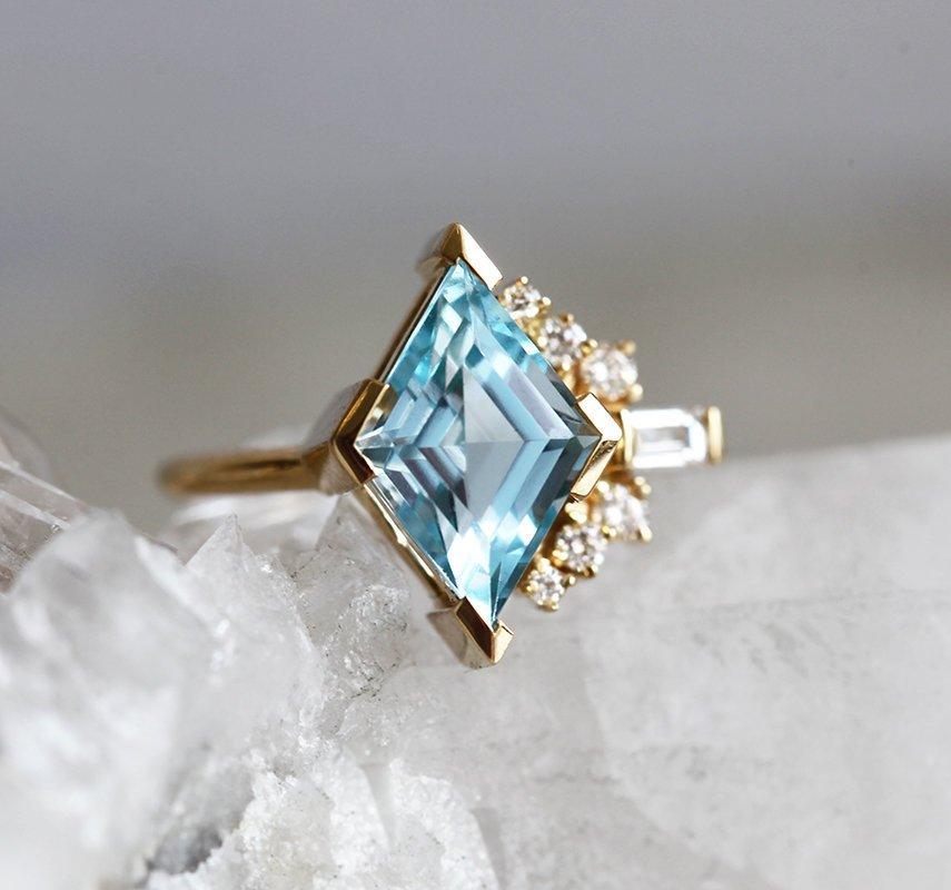 Kite Aquamarine Cluster Ring with Side Round Diamonds and one Baguette White Diamond
