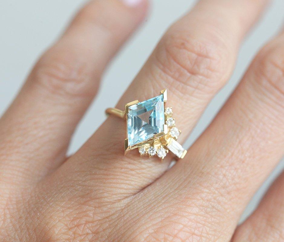 Kite Aquamarine Cluster Ring with Side Round Diamonds and one Baguette White Diamond