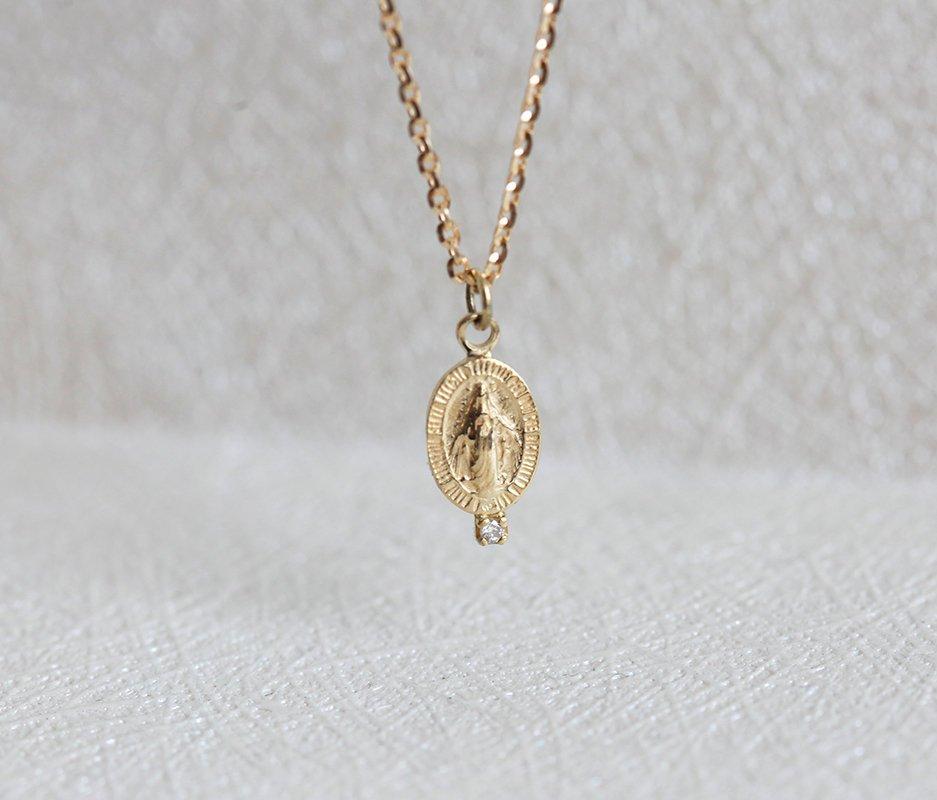 Virgin Mary necklace with round white diamond