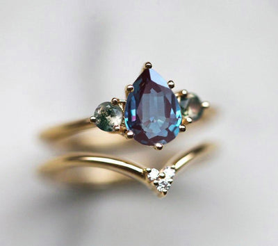 Teal Pear Alexandrite Ring with 2 Side Round Moss Agate Stones