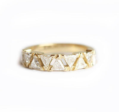 MODERN ART DECO TRIANGLE DIAMOND BAND-Capucinne