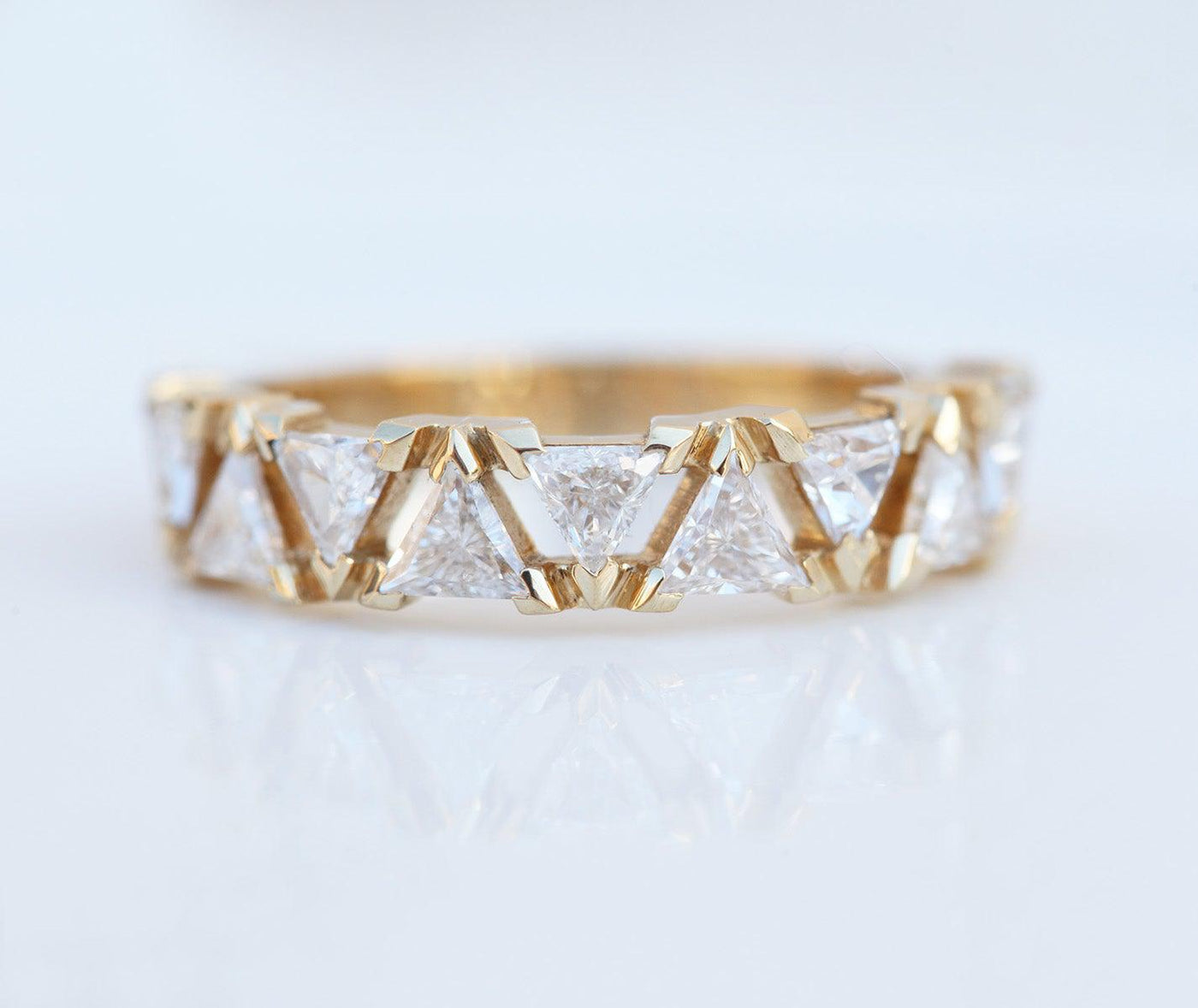 MODERN ART DECO TRIANGLE DIAMOND BAND-Capucinne