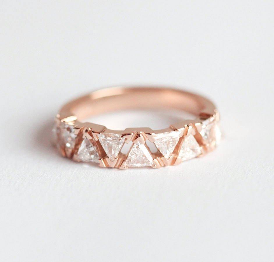 MODERN ART DECO TRIANGLE DIAMOND BAND-Capucinne