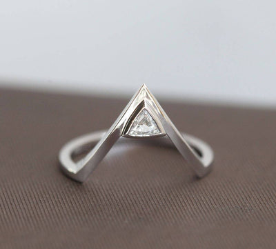 Modern Diamond Ring, Modern Wedding Ring-Capucinne