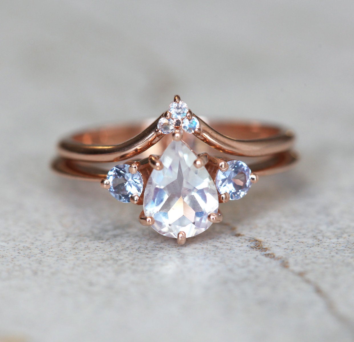 Pear-shaped blue moonstone ring with sapphire gemstones