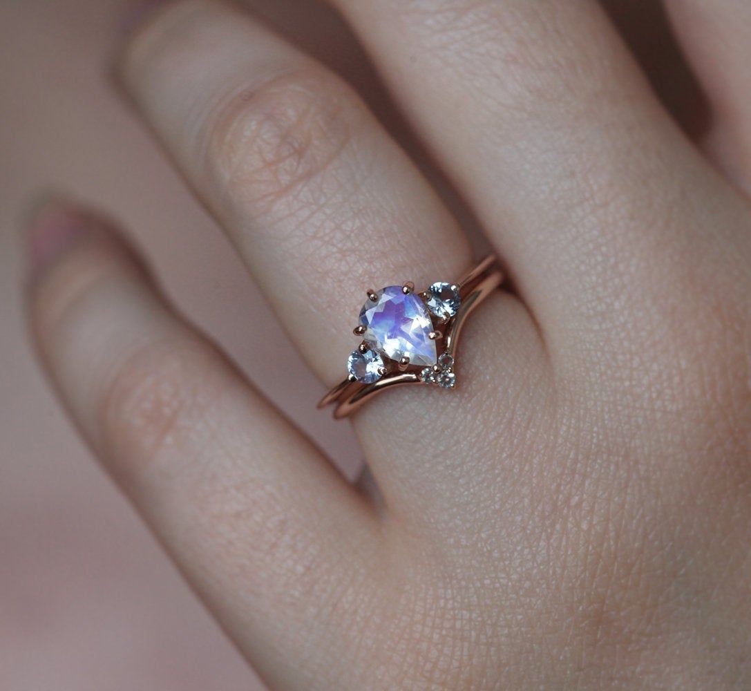 Pear-shaped blue moonstone ring with sapphire gemstones