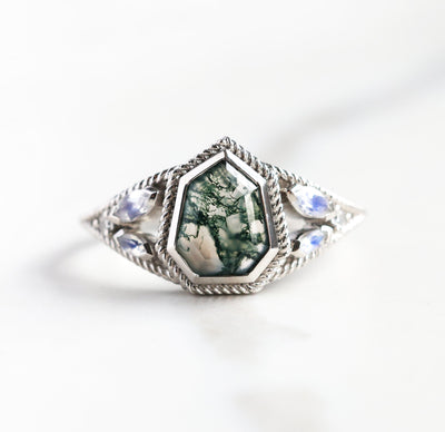 Moss agate engagement ring with moonstones - Capucinne