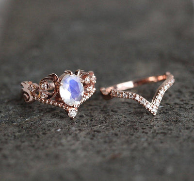 Elegant Moonstone Ring Set with oval-cut Moonstone and white Diamonds. Vintage style in 14k rose gold.