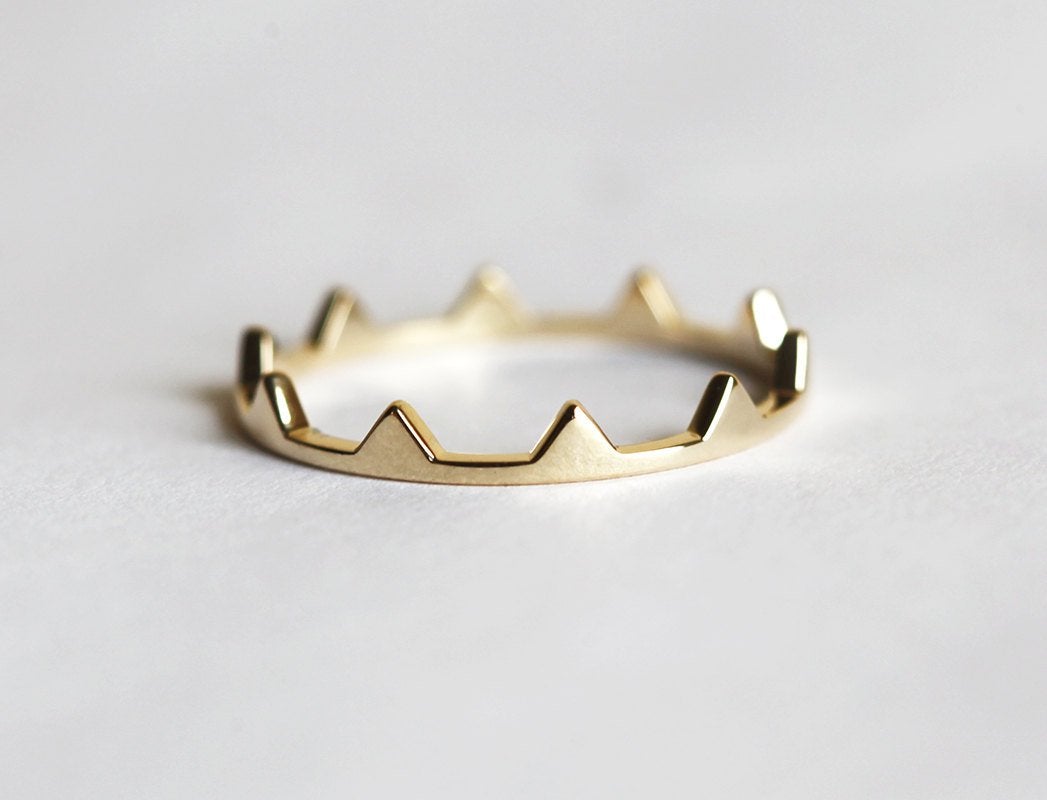 NIKA CROWN RING-Capucinne