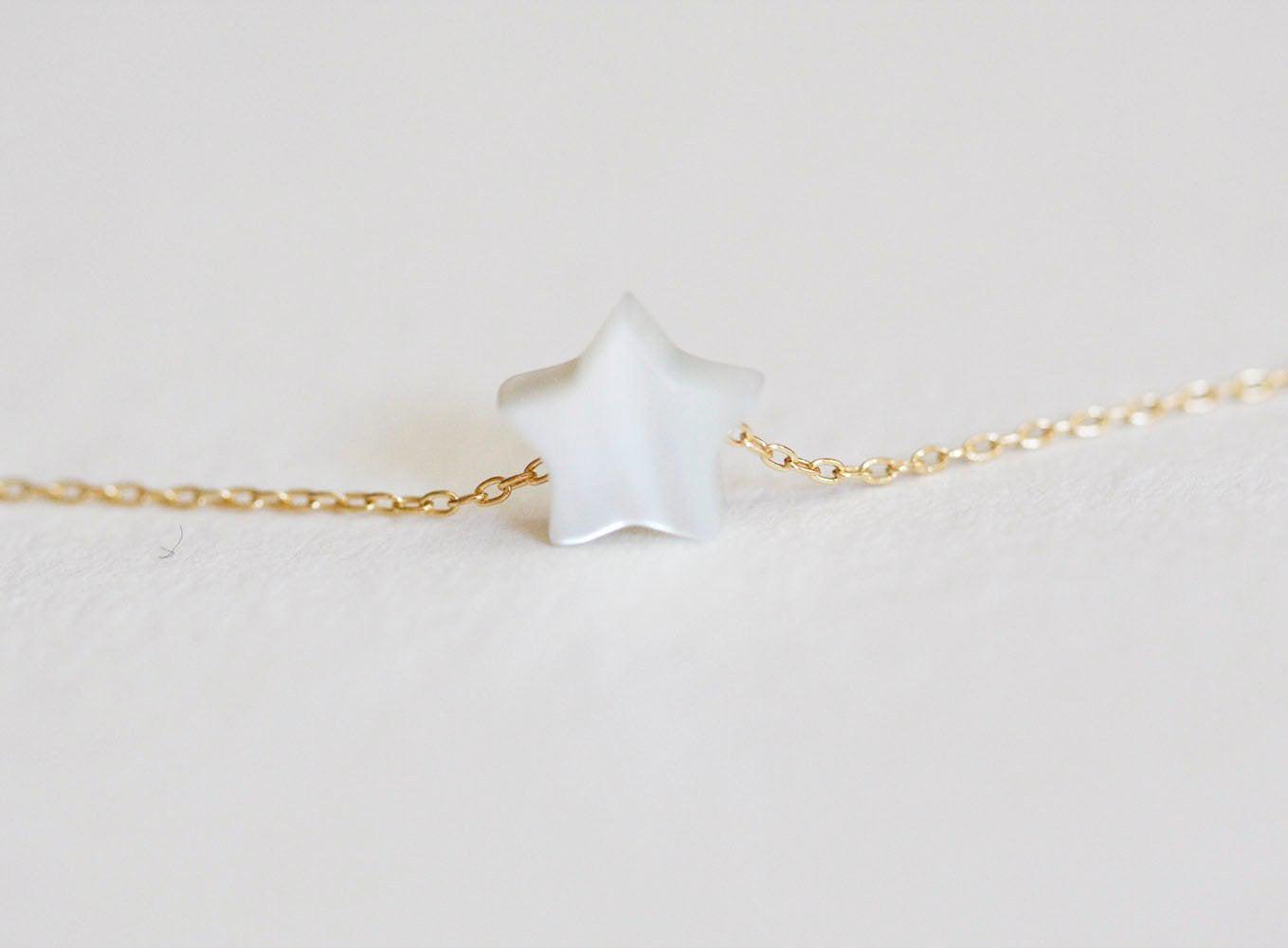 Star-shaped white pearl gold necklace