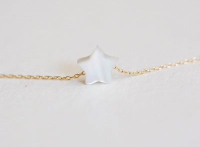Star-shaped white pearl gold necklace