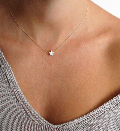 Star-shaped white pearl gold necklace