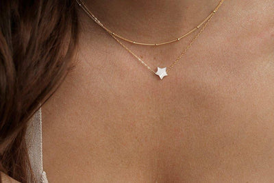 Star-shaped white pearl gold necklace