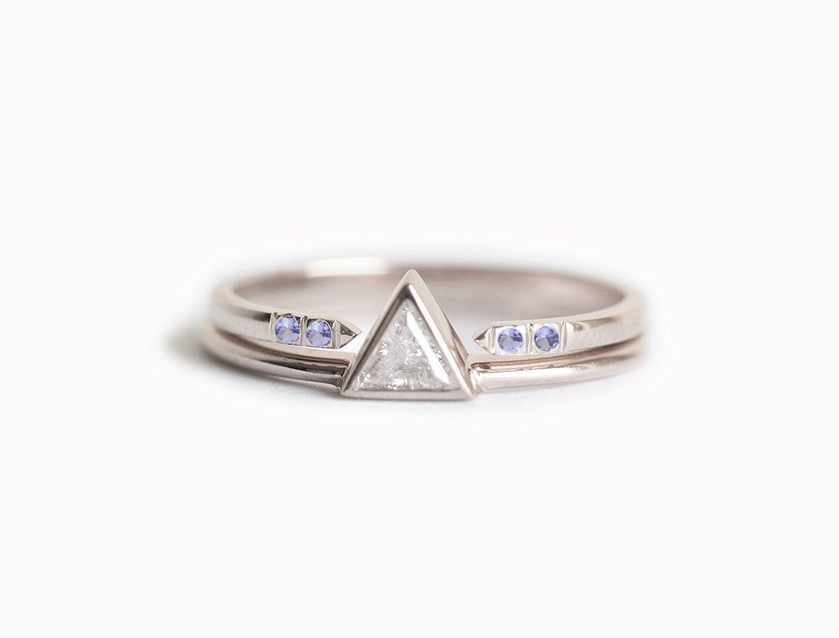 Open Band Blue Purple Tanzanite Yellow Gold Ring Combined with Solitaire Triangle-Cut Diamond Ring