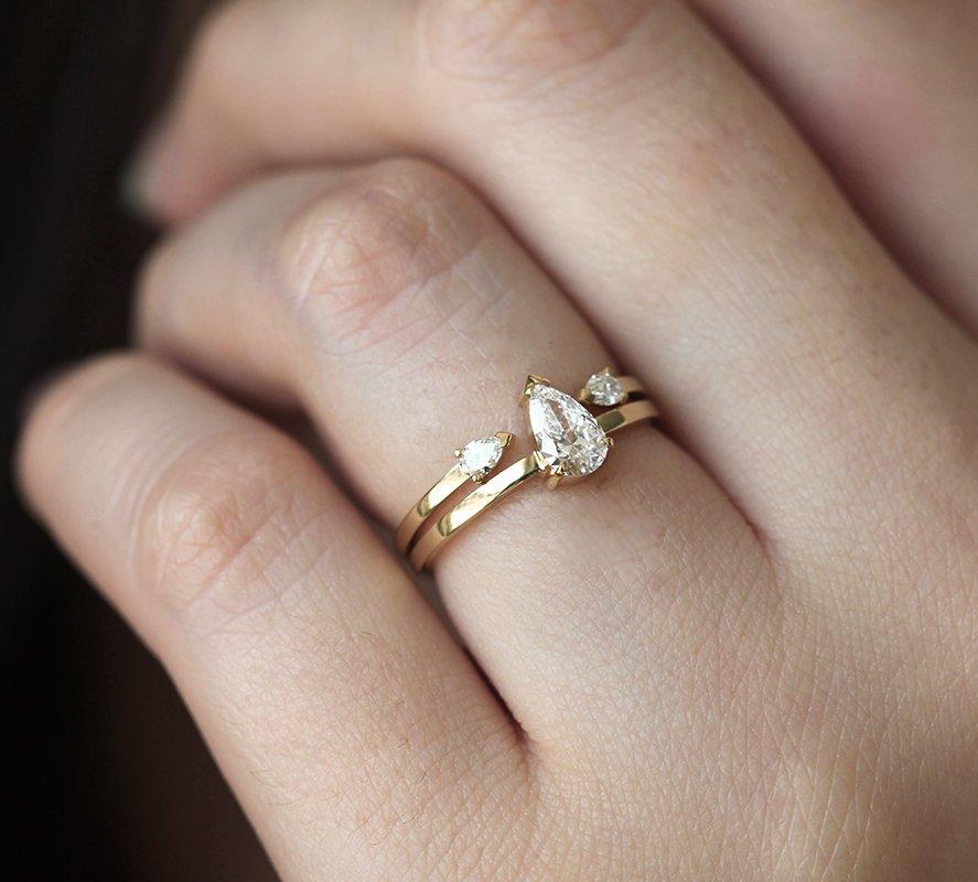 Open Pear-Cut Diamond Ring In Gold-Capucinne