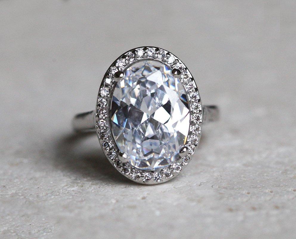 Oval Moissanite Ring With Diamond Halo-Capucinne
