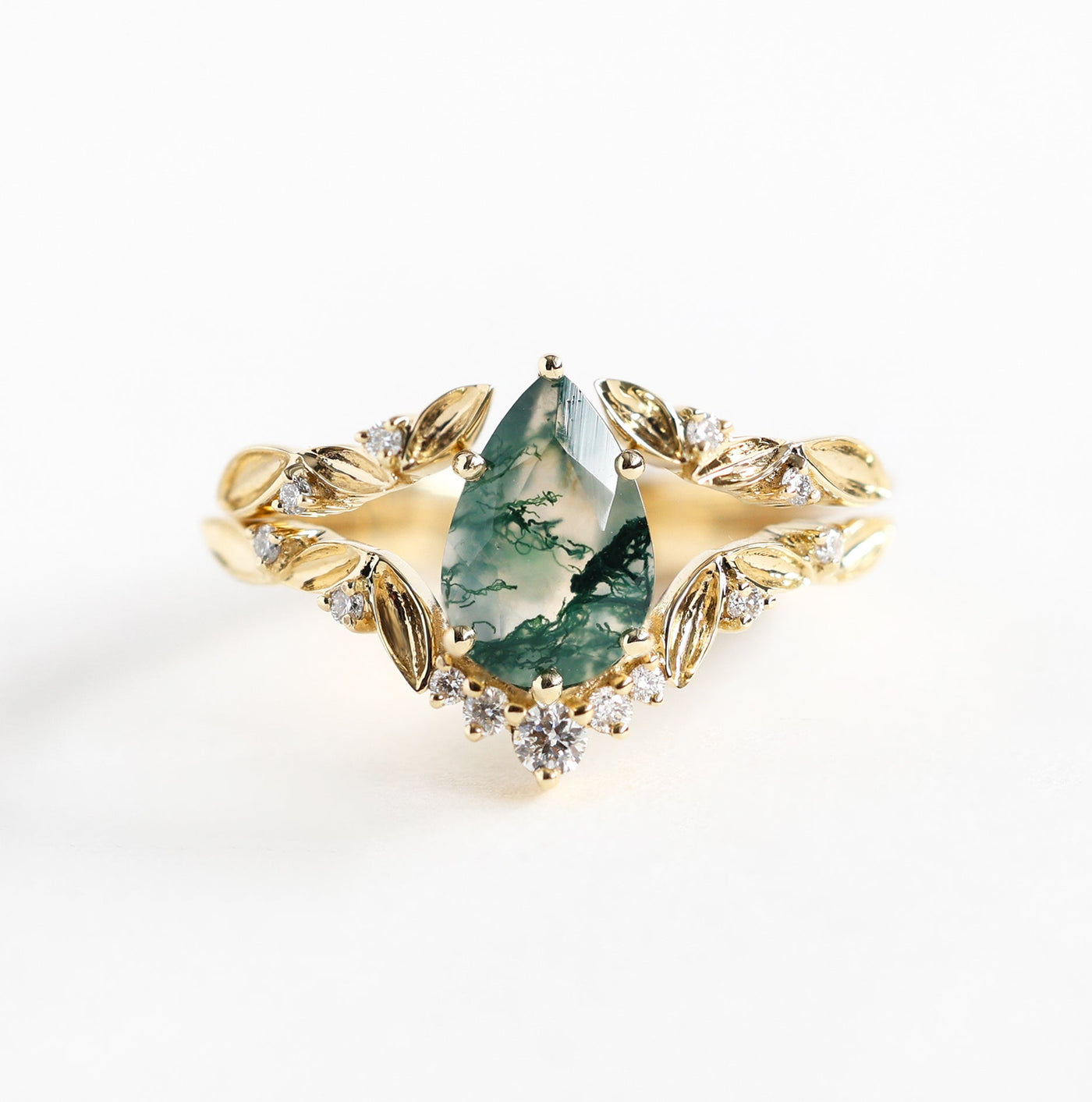 Pear Leaf moss agate ring set with leaf open band