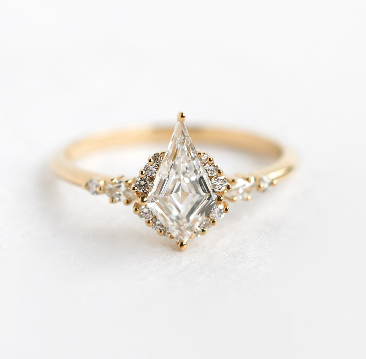 Kite-shaped white diamond engagement ring set
