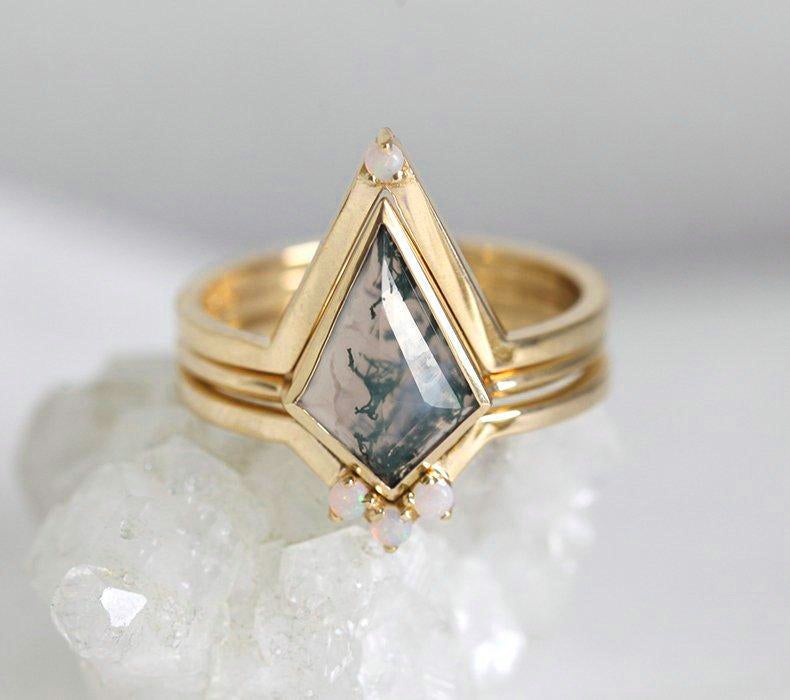 Kite Moss Agate, Yellow Gold Ring Set with Side Australian Opal Stones