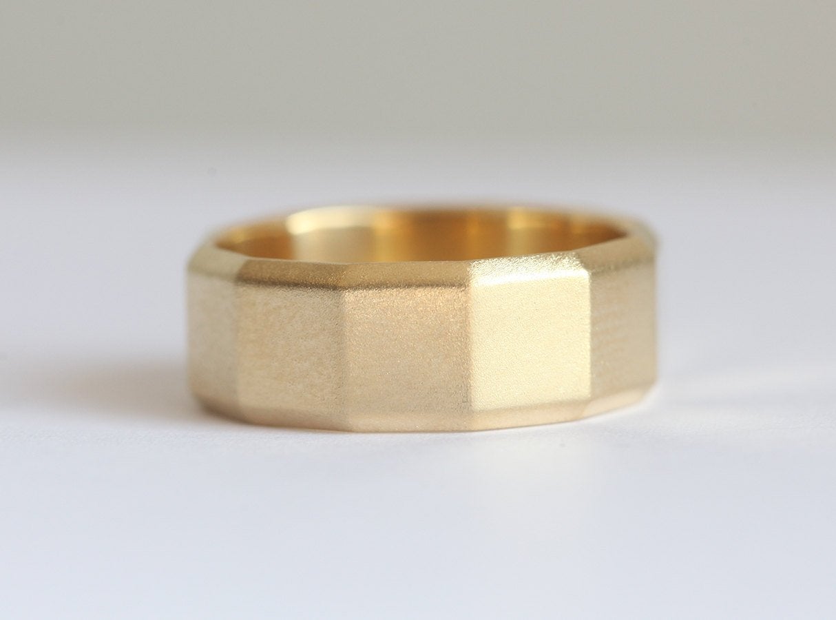 Plain gold wedding ring
