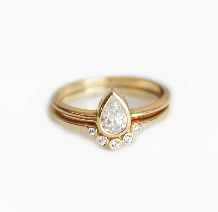 Pear Diamond Engagement Ring Set With Diamond Crown-Capucinne