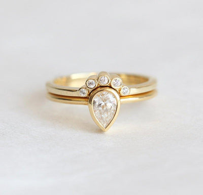 Pear Diamond Engagement Ring Set With Diamond Crown-Capucinne