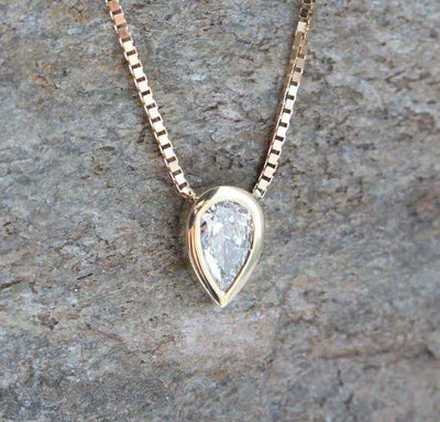 Gold necklace with white pear-shaped diamond