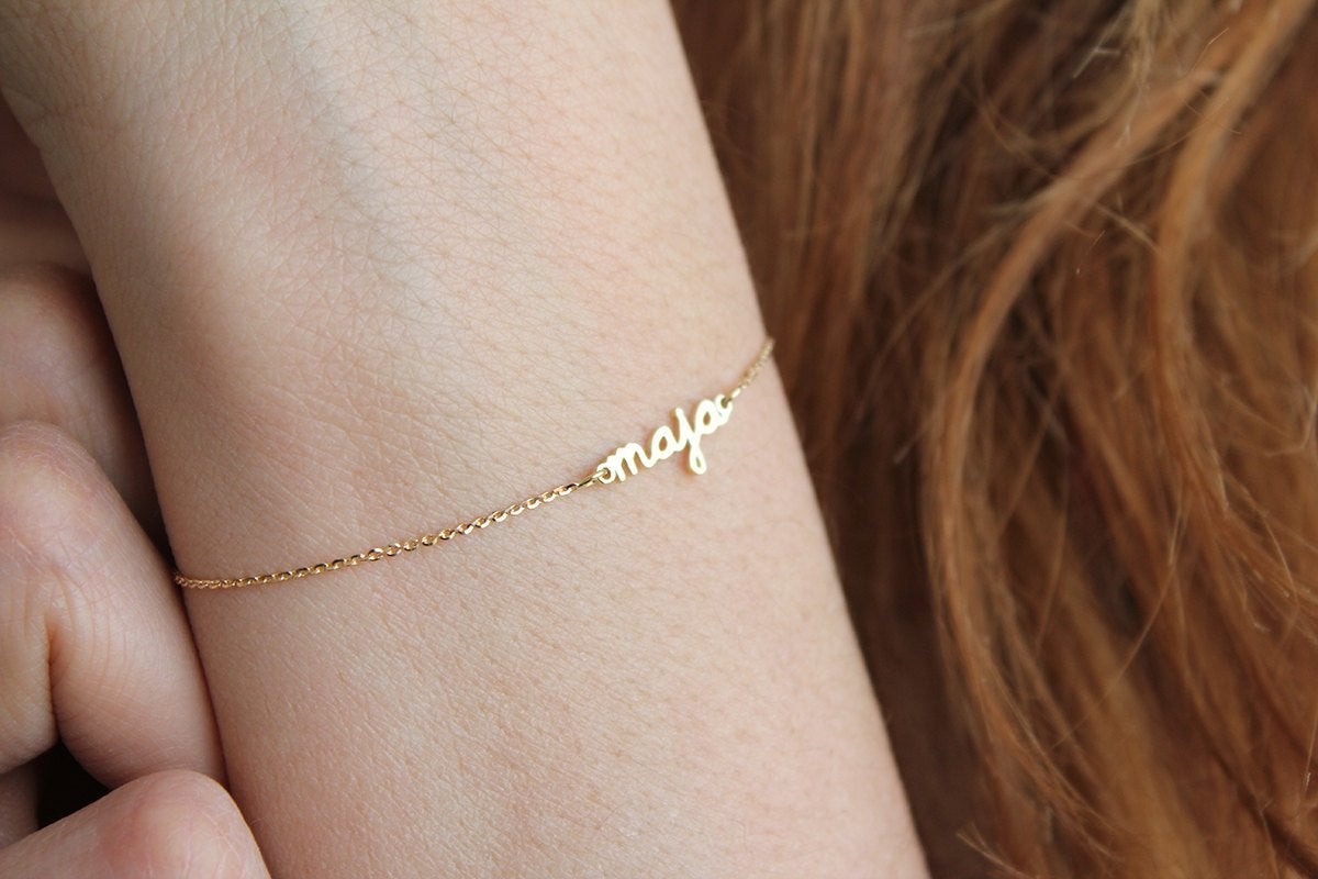 Gold chain bracelet with personalized name and birthstone