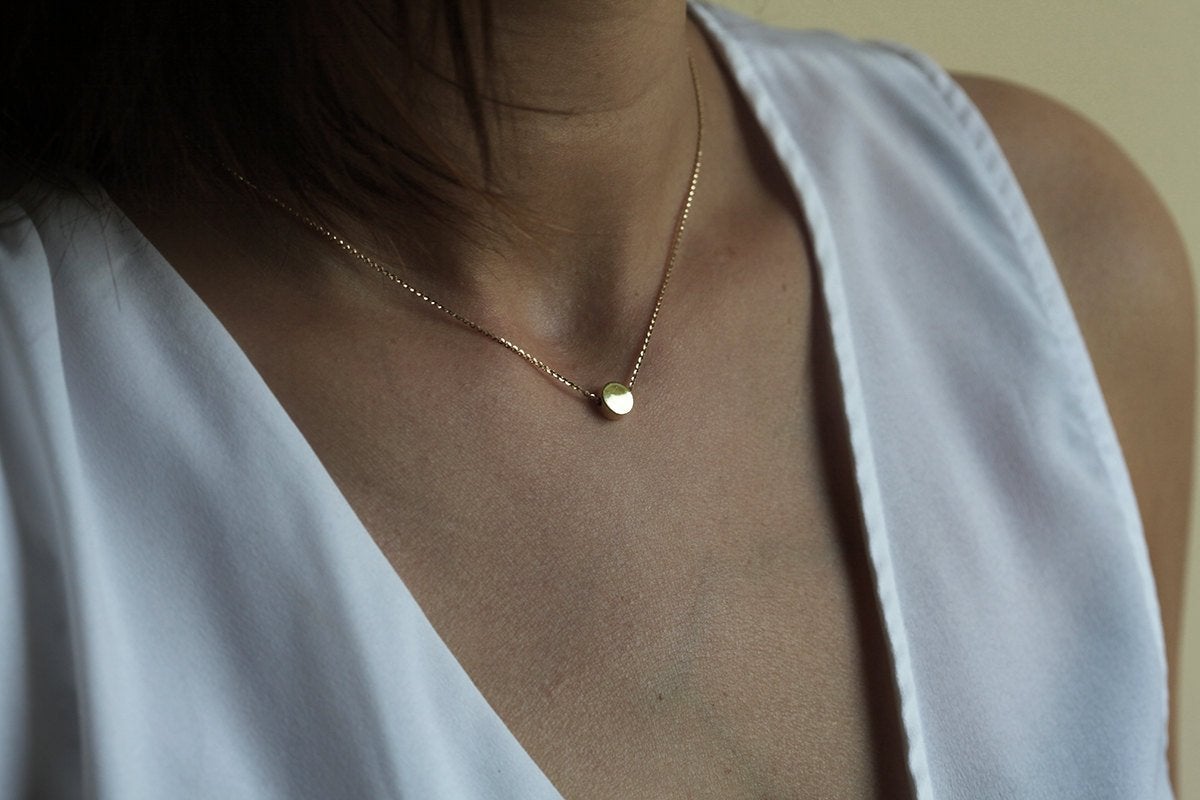 Gold chain necklace with gold disc