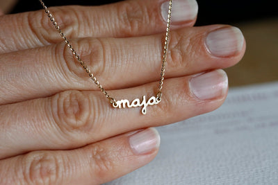 Gold necklace with personalized name