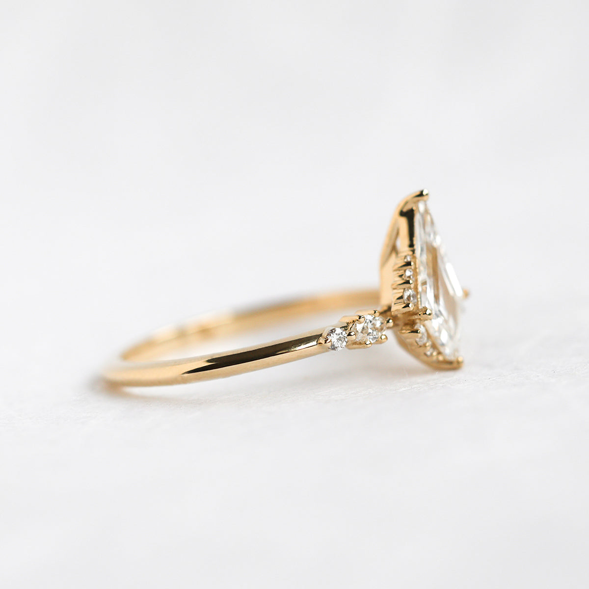Kite-shaped white diamond engagement ring set