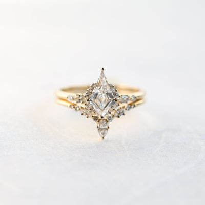 Kite-shaped white diamond engagement ring set