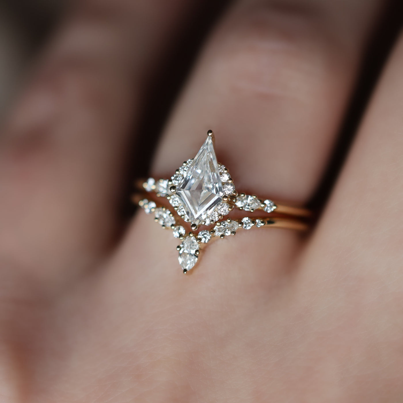 Kite-shaped white diamond engagement ring set