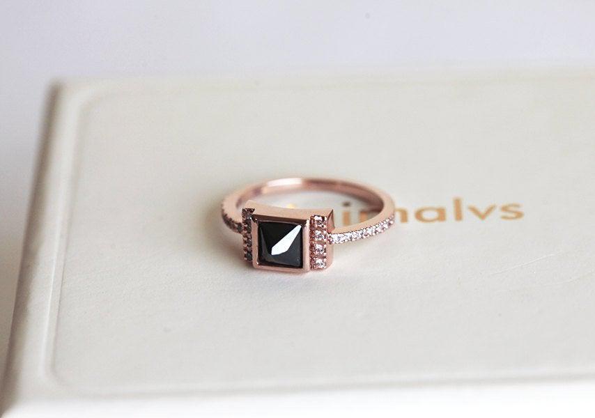 Princess-Cut Black Diamond Ring With White Diamond Accents – Capucinne