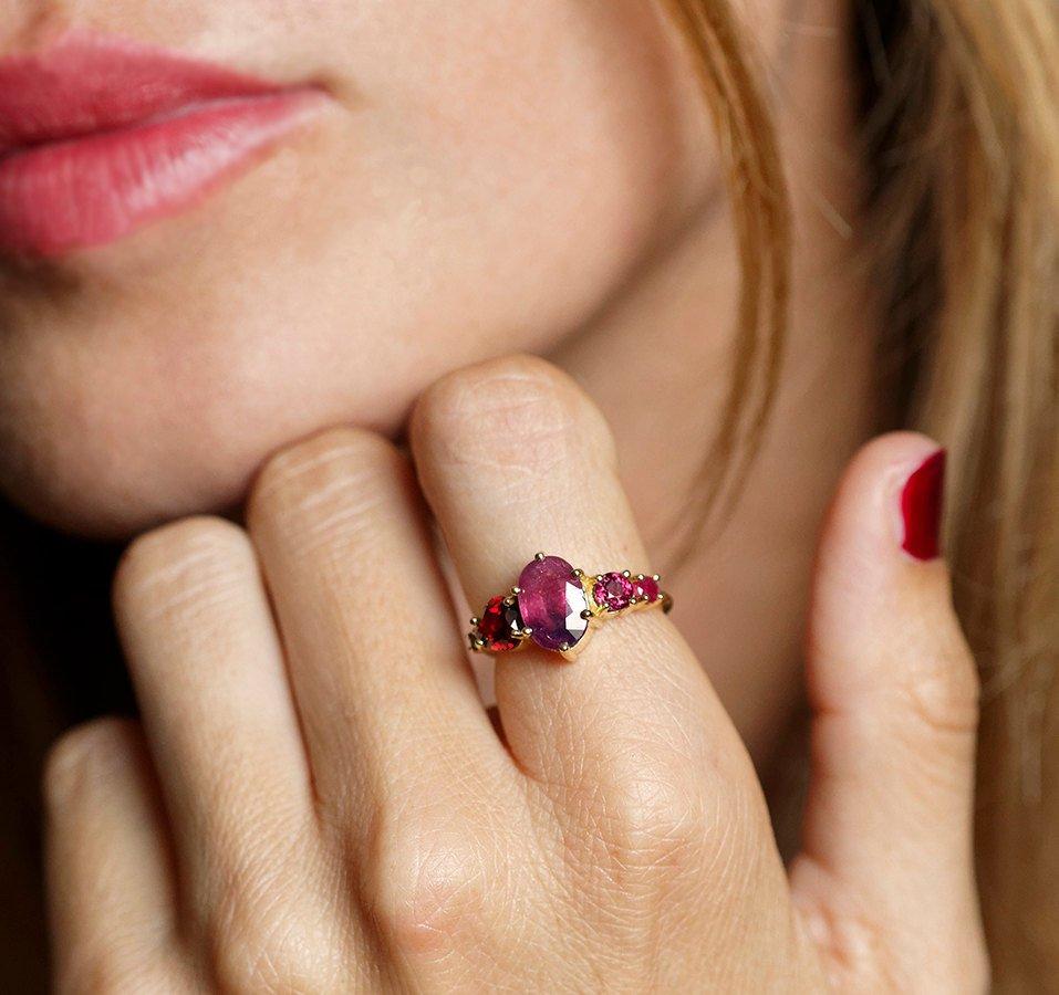 Oval-shaped sapphire cluster ring with ruby, garnet and diamond stones