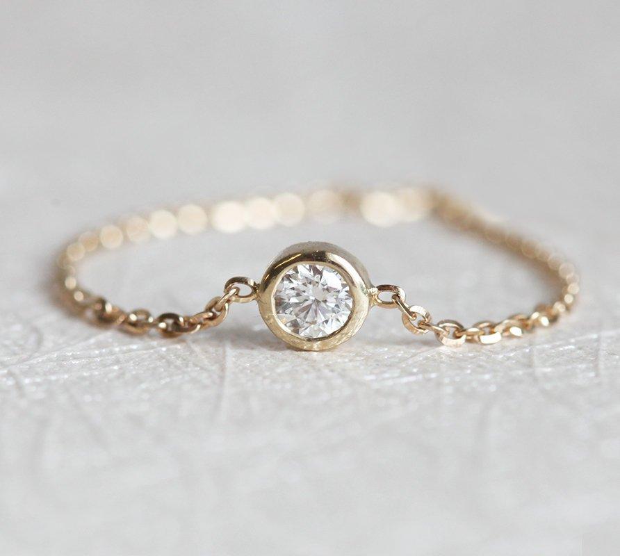 Gold chain round diamond ring