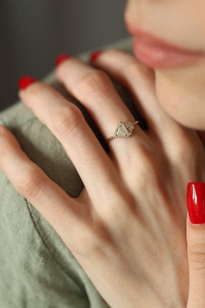 Rhombus diamond ring